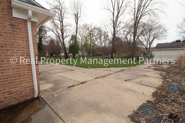 Building Photo - 2605 Evernia Ave SE