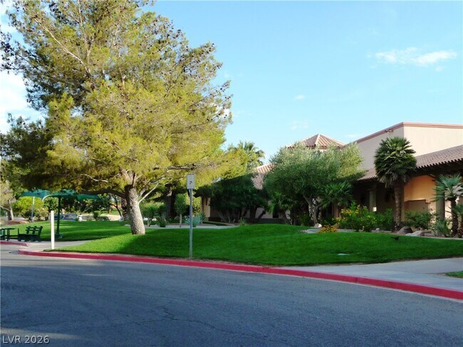Building Photo - 7605 Rolling View Dr