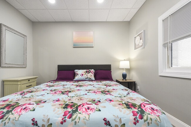 Building Photo - 155 Labelle St