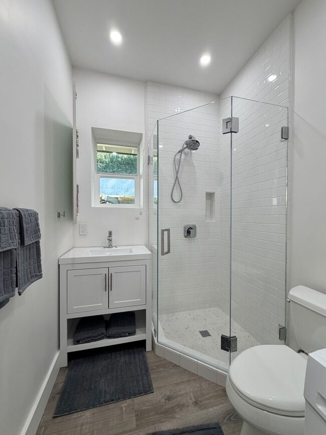 Building Photo - CLA1047