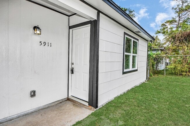 Building Photo - 5911 Easter St