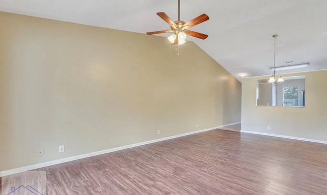Building Photo - 910 Brett Dr