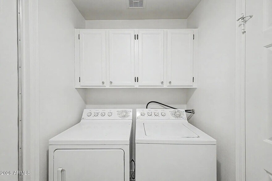 Building Photo - 9808 W Behrend Dr