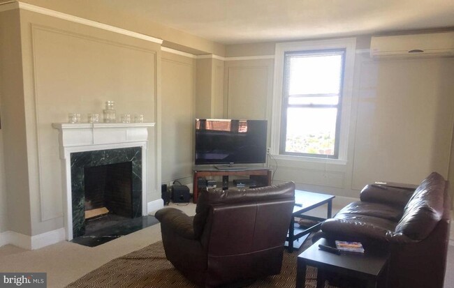 Building Photo - 2031 Locust St