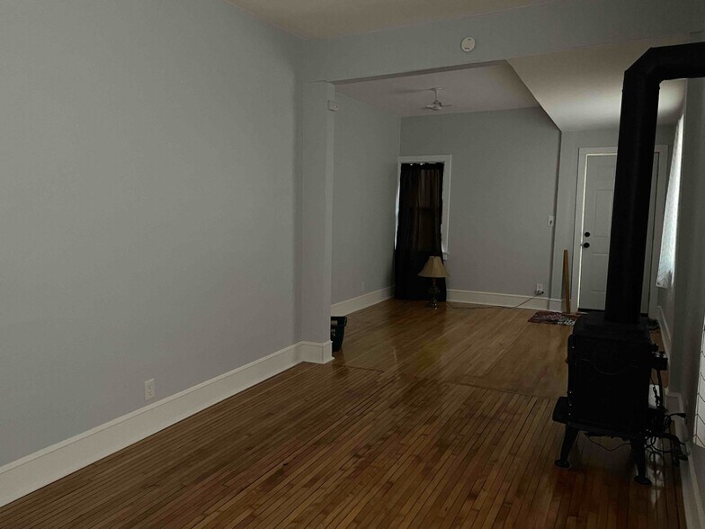 Building Photo - 220 S 61st Ave W
