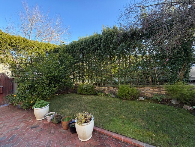 Building Photo - Elegant St. Francis Wood Residence - Available Furnished or Unfurnished