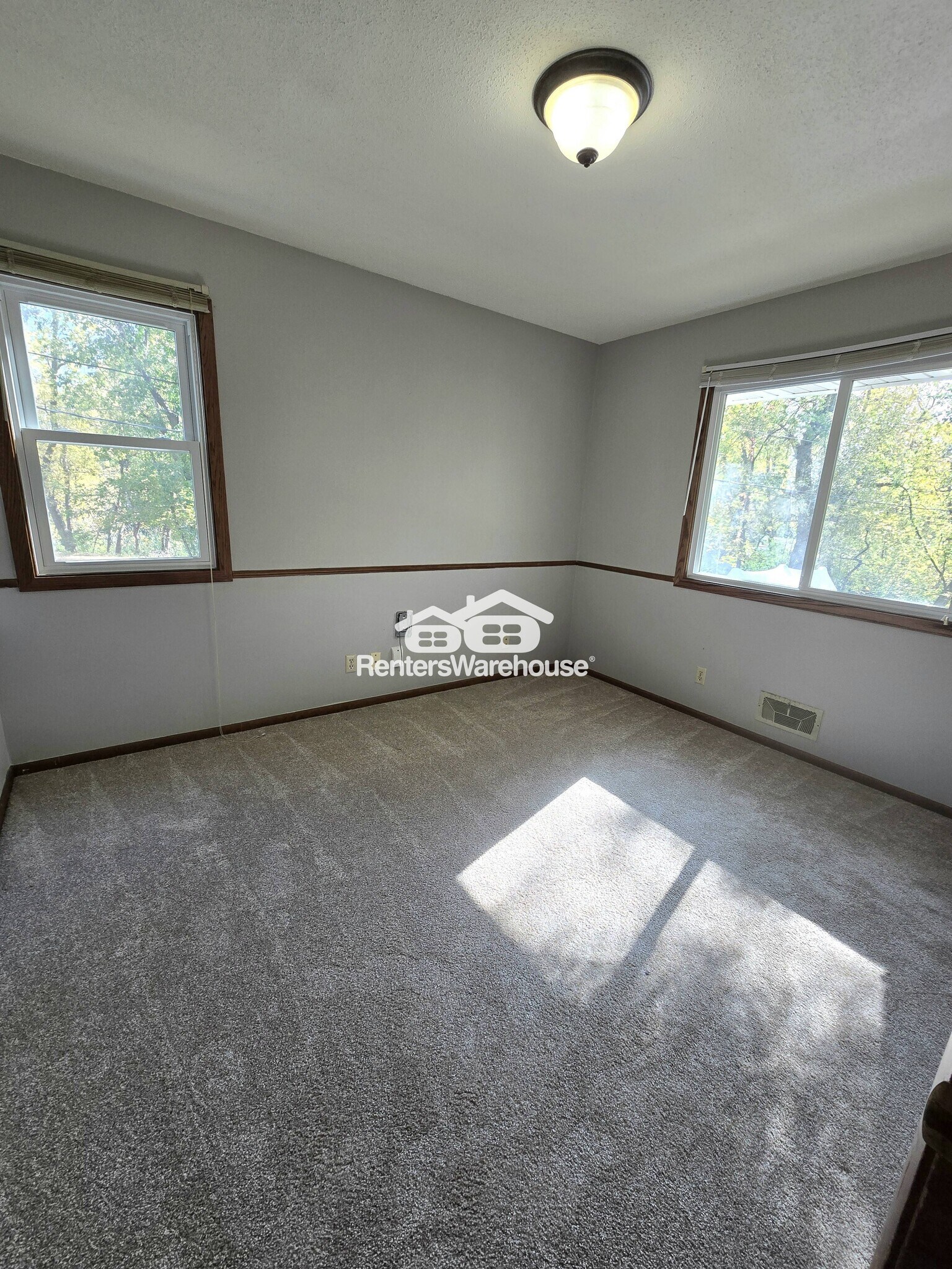 Building Photo - 32 Woodpecker Ridge Rd