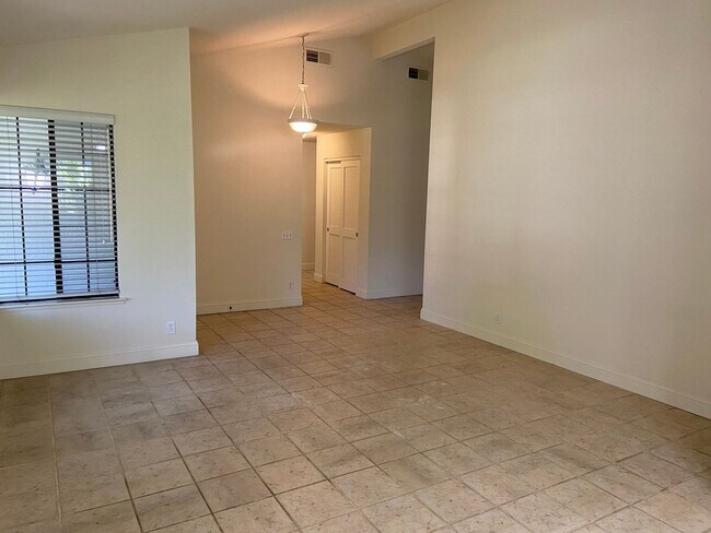 Building Photo - Willow Creek 3 Bdrm, 2 bath one story home