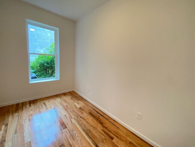 Building Photo - 55 Dubois St