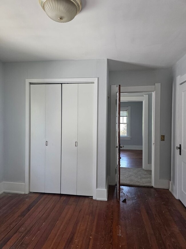 Building Photo - Cozy home in BG