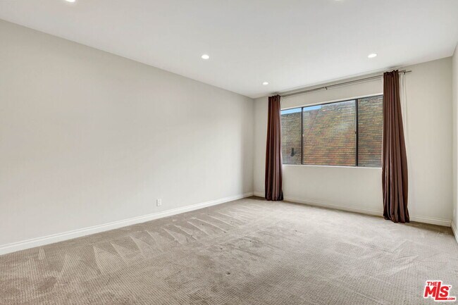 Building Photo - 1260 S Beverly Glen Blvd