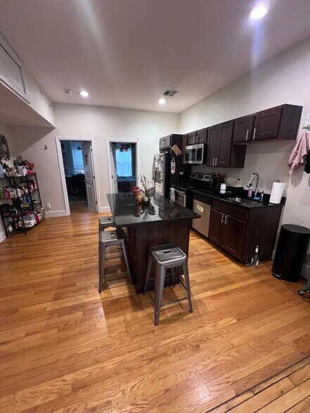 Building Photo - 8 Burney St