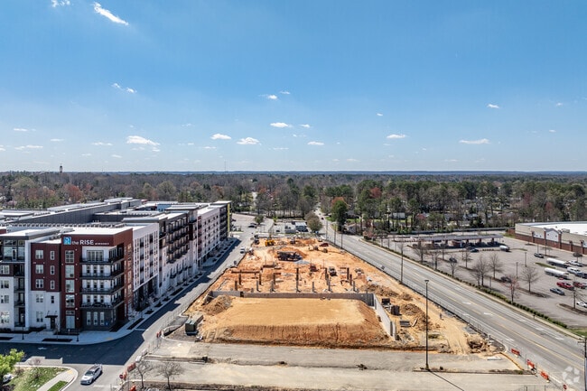 Building Photo - Regent at Regency