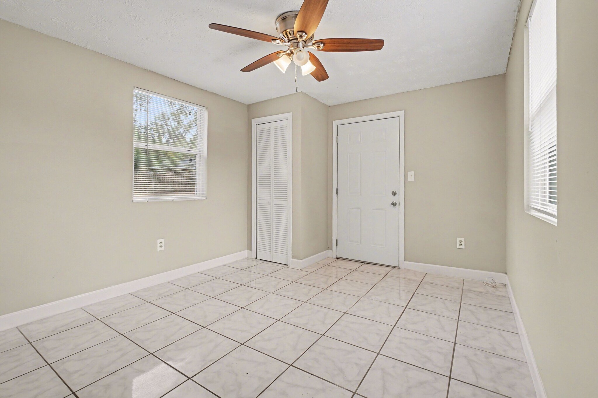 Building Photo - 3445 Soutel Dr