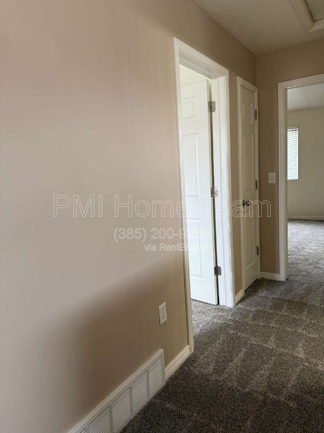 Building Photo - 652 W 800 N