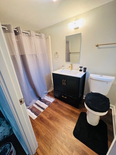 Building Photo - 4875 Millen Dr
