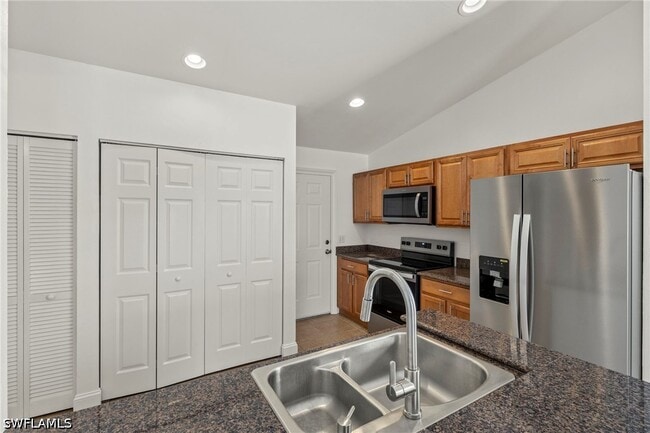 Building Photo - 6254 Vista Garden Way