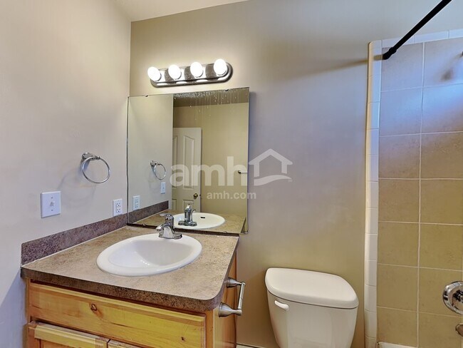 Building Photo - 617 S 375 W