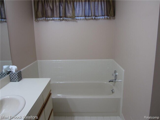 Building Photo - 4250 Breckenridge Dr