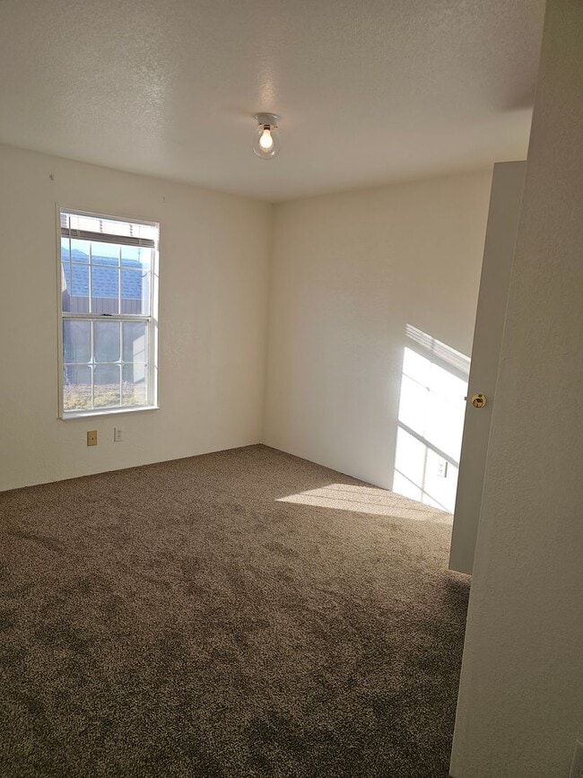 Building Photo - LARGE 4 BED HOME IN HORSESHOE RANCH ESTATES