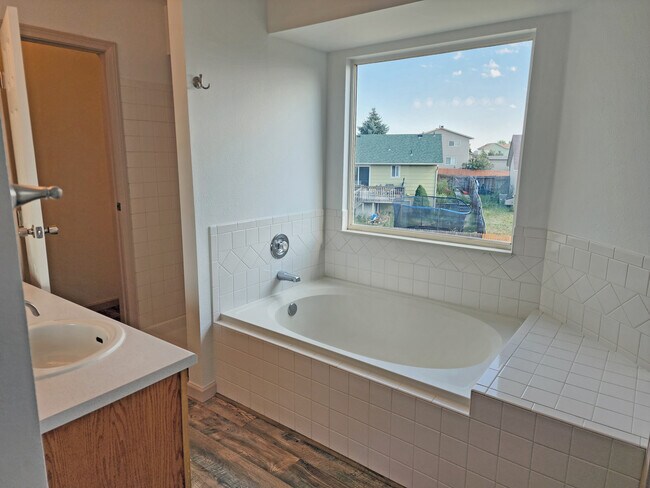 Building Photo - 1175 Goodview Ct