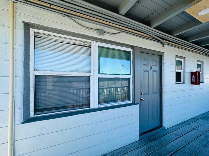 Building Photo - 680 22nd Ave S