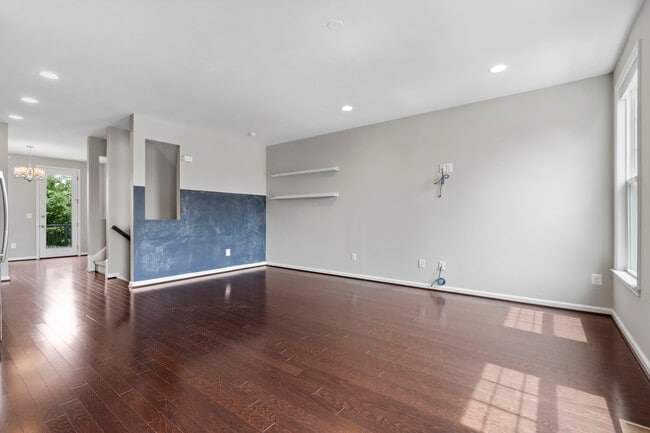 Building Photo - 42298 Lancaster Woods Sq