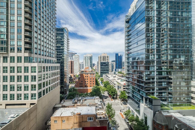 Building Photo - 21 E Huron St