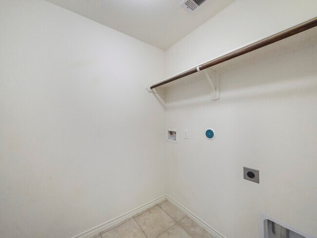 Building Photo - 1519 Spencer Glen Ln