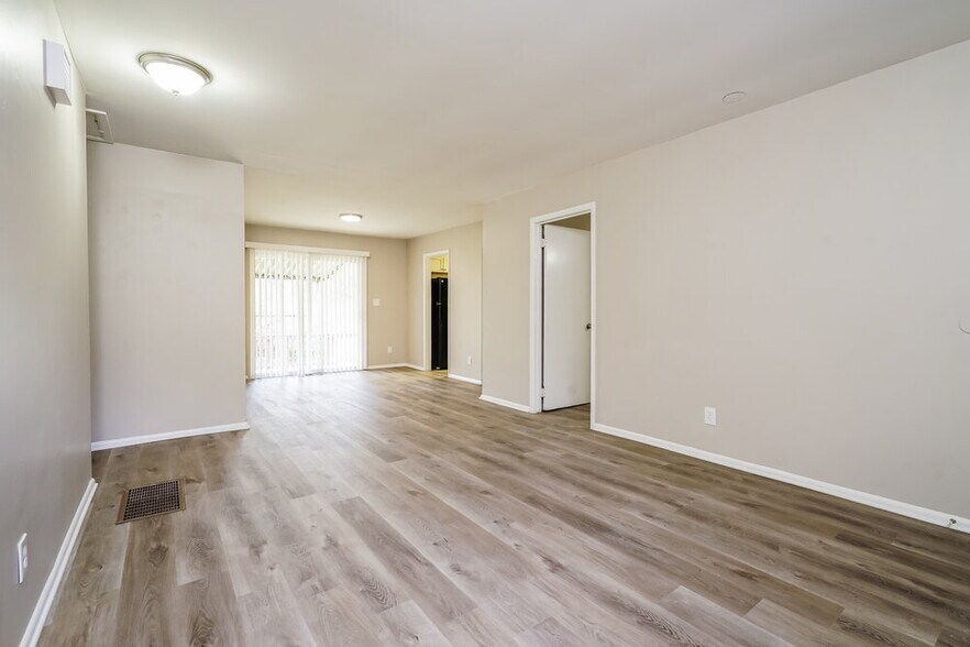 Building Photo - 367 Lady Guinevere Way