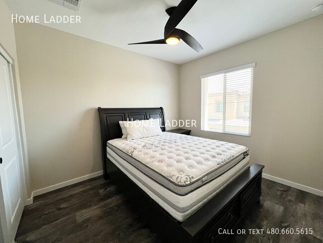 Building Photo - 779 E Doral Ave
