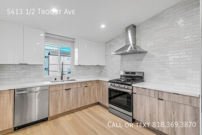 Building Photo - 5413 1/2 Troost Ave-