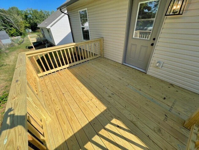 Building Photo - Maryville 37803 - 3 bedroom, 2 bath rancher - Call Ed Johnson (865) 924-5045