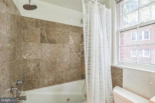 Building Photo - 208 Farragut St NW