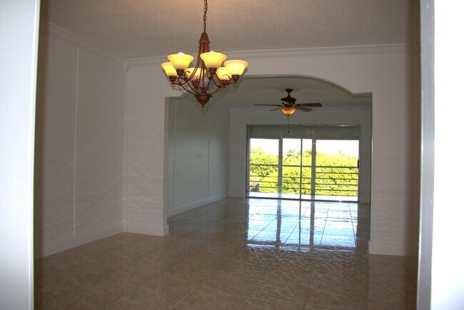 Building Photo - 300 Waterway Dr S