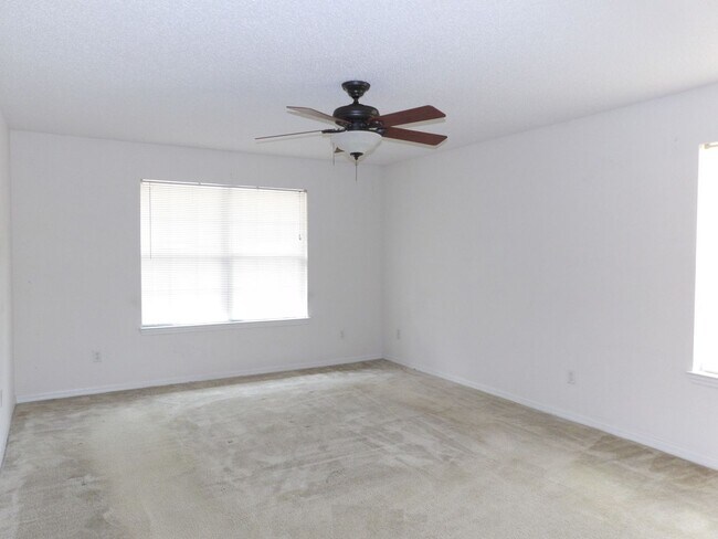 Building Photo - 4 Bedroom 2 Bath 2 Car Garage 2334 Sq Ft C...