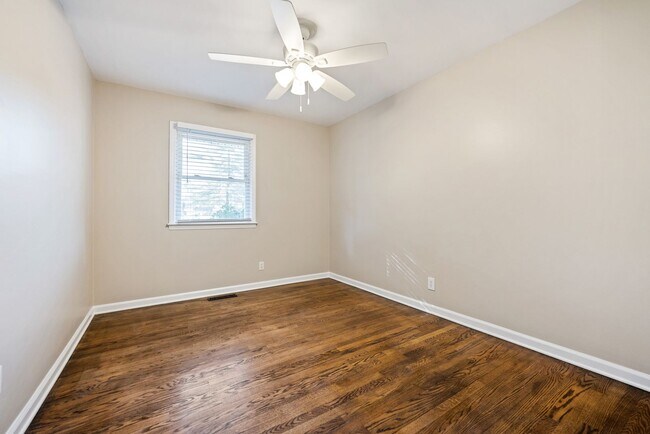 Building Photo - Beautiful Barnes Street Rental Ready early July!