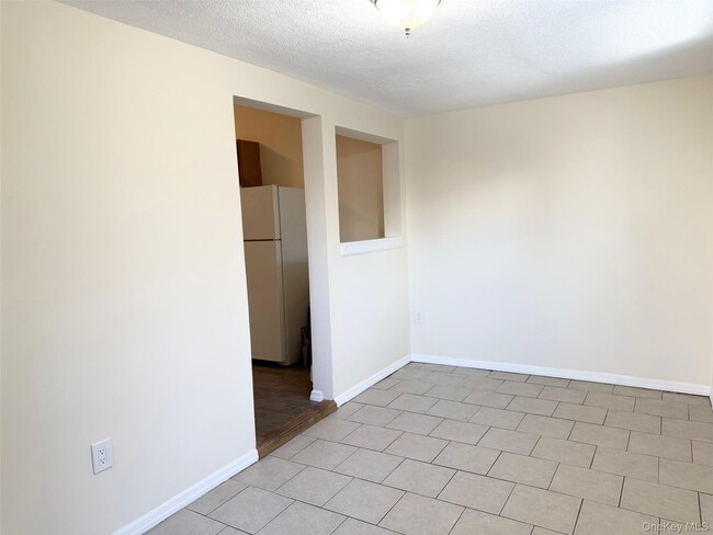 Building Photo - 188 Hallock Landing Rd