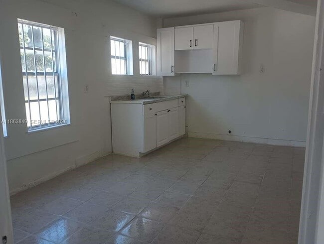 Building Photo - 1925 NW 56th St