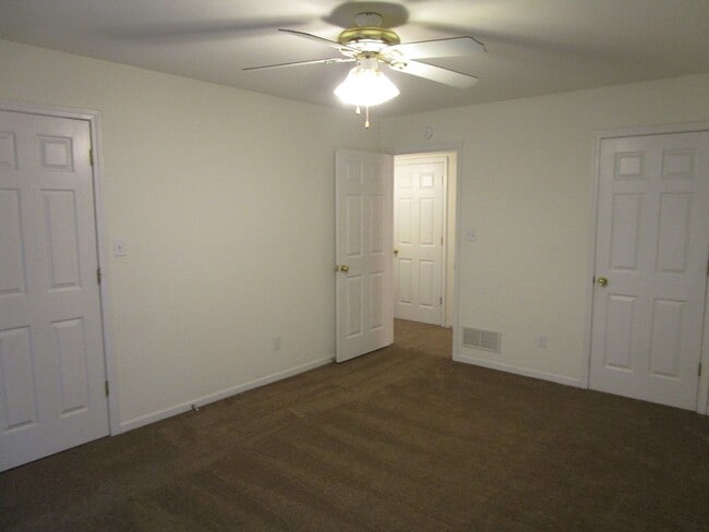 Building Photo - 1704-1706-1706 Louise Cir