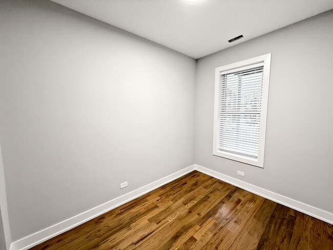 Building Photo - 2127 W 18th St