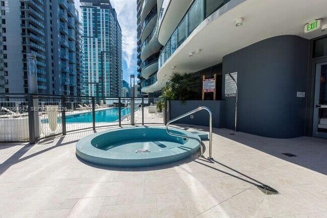 Building Photo - 1000 Brickell Plaza