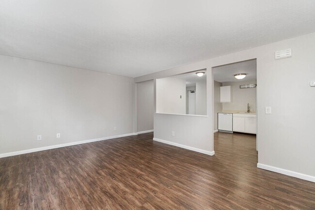 Building Photo - Spacious Dream Apartment — Right Where You...