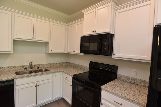 Building Photo - Beautiful Townhome. ***No Pets***