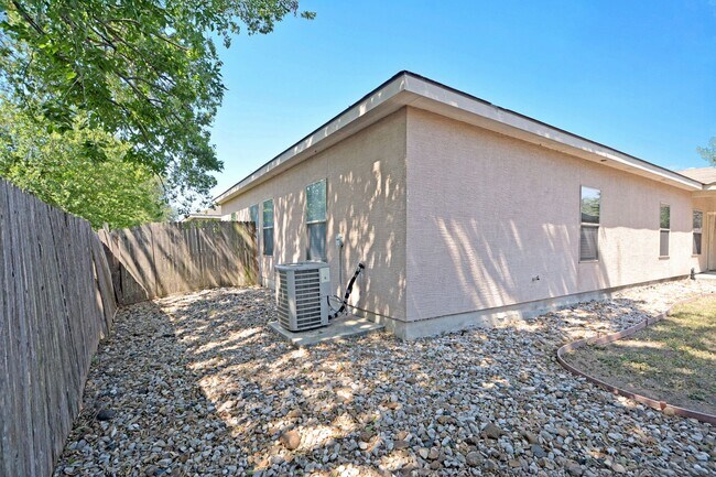 Building Photo - 240a Anne Louise Dr