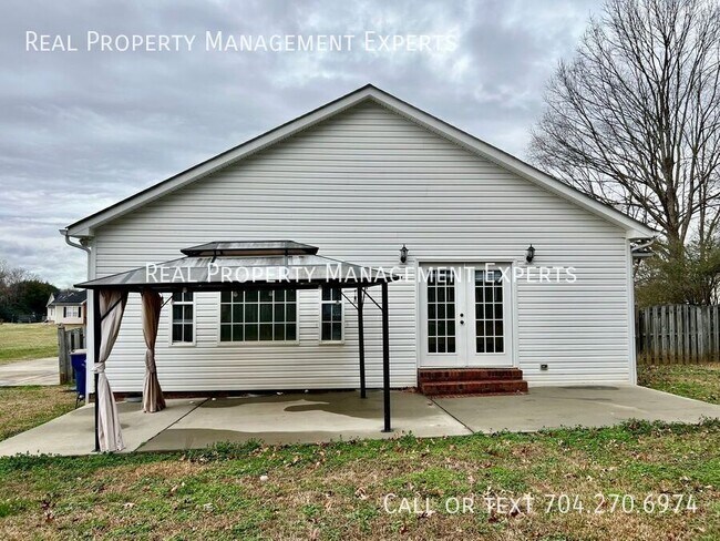 Building Photo - 133 Polaris Dr