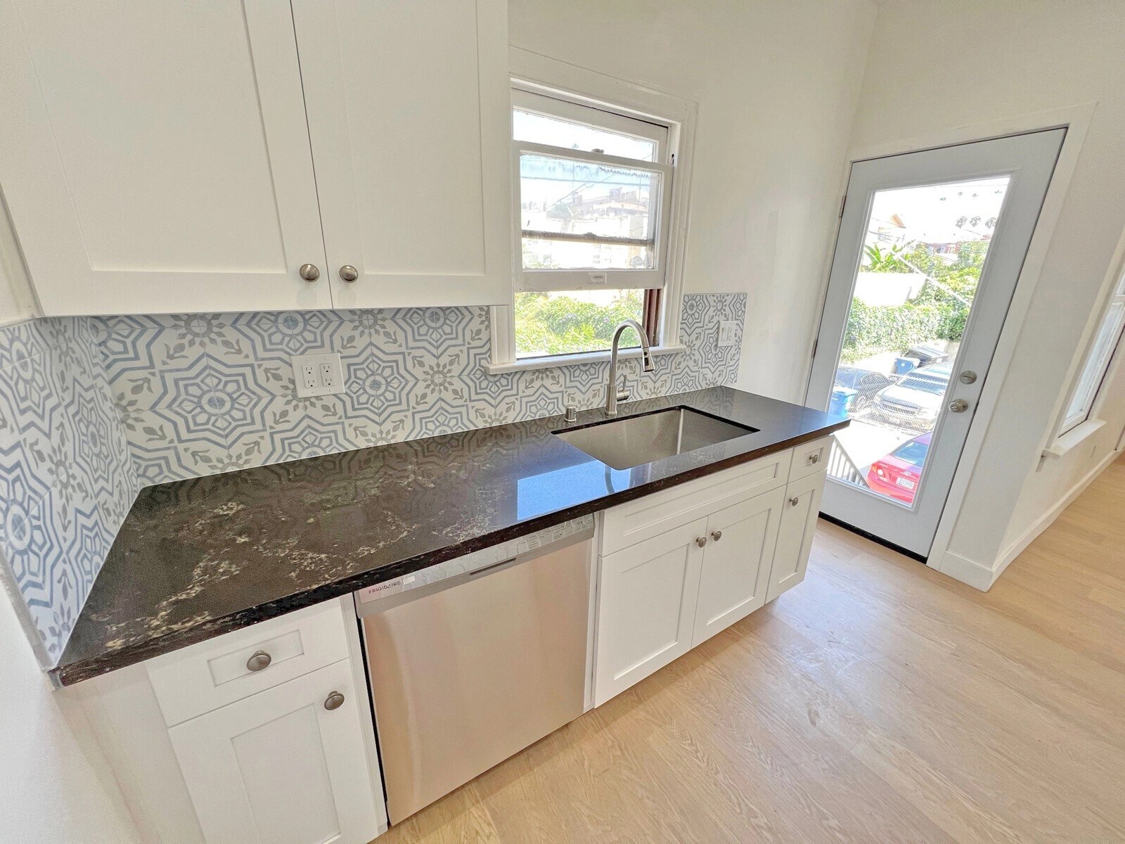 Building Photo - 3919 1/2-31-2 Mont Clair St