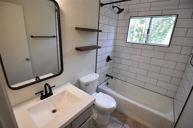 Building Photo - 602 Timbergrove Ct