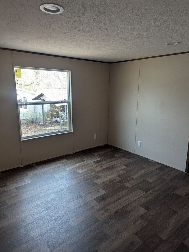 Building Photo - Brand new 3 bed/2 bath home