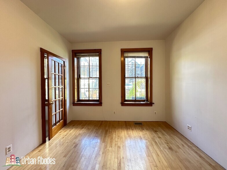 Building Photo - 1435 N Bosworth Ave